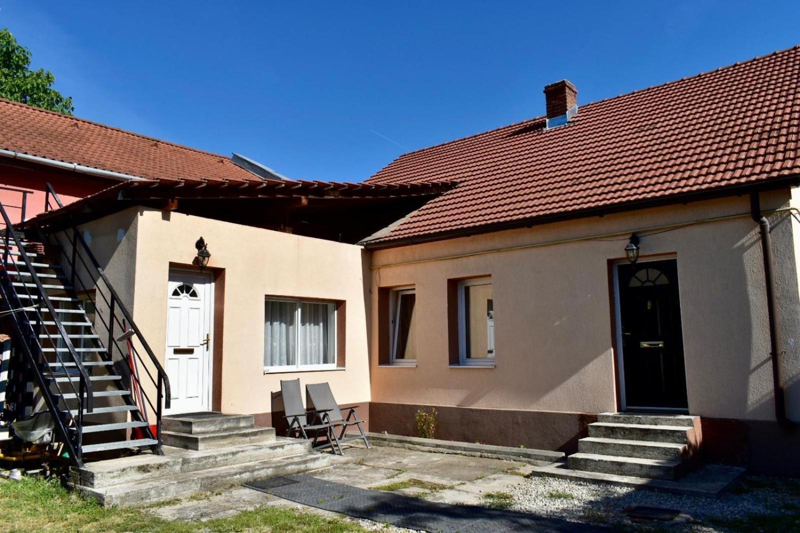 Transilvania Rent Hunedoara Bagian luar foto